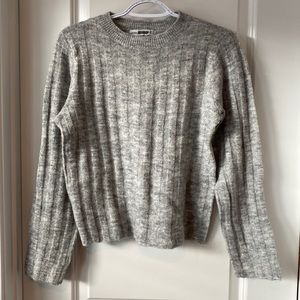 Zara great sweater size small new.